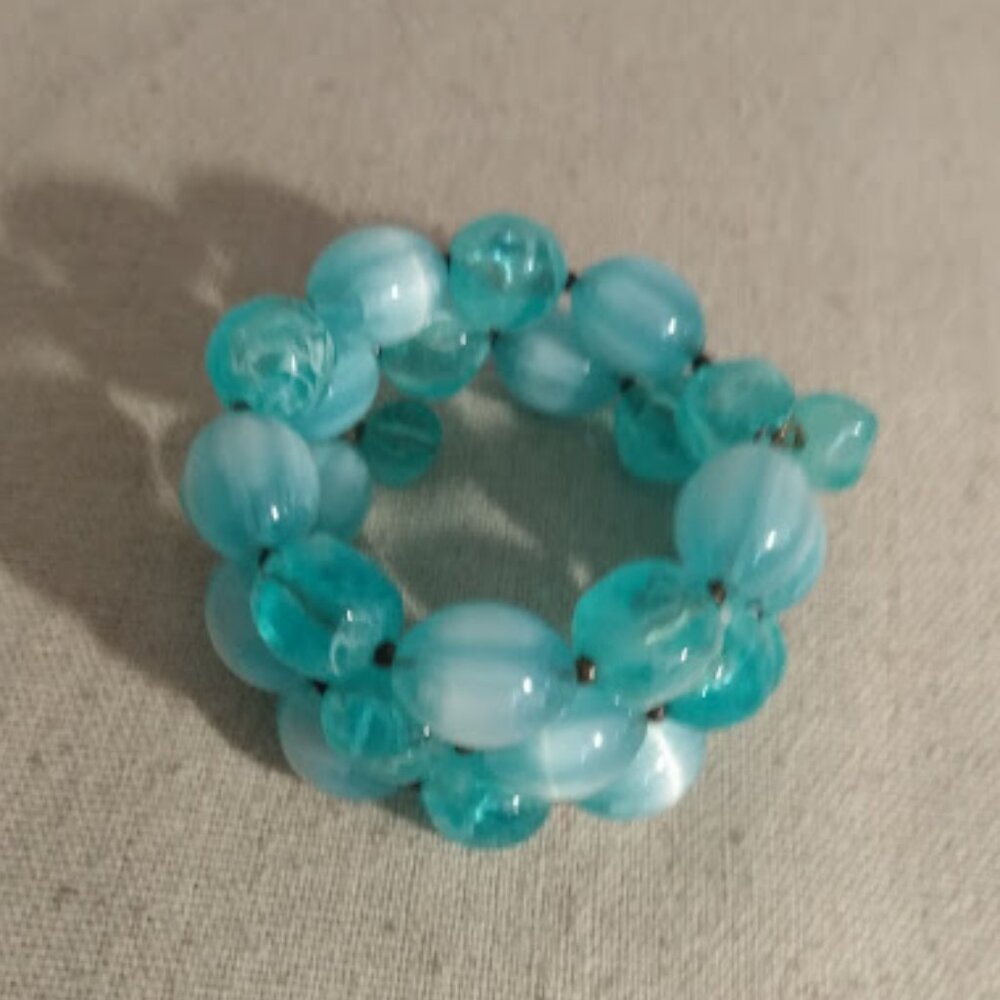 vintage turquoise color plastic beaded bracelet.